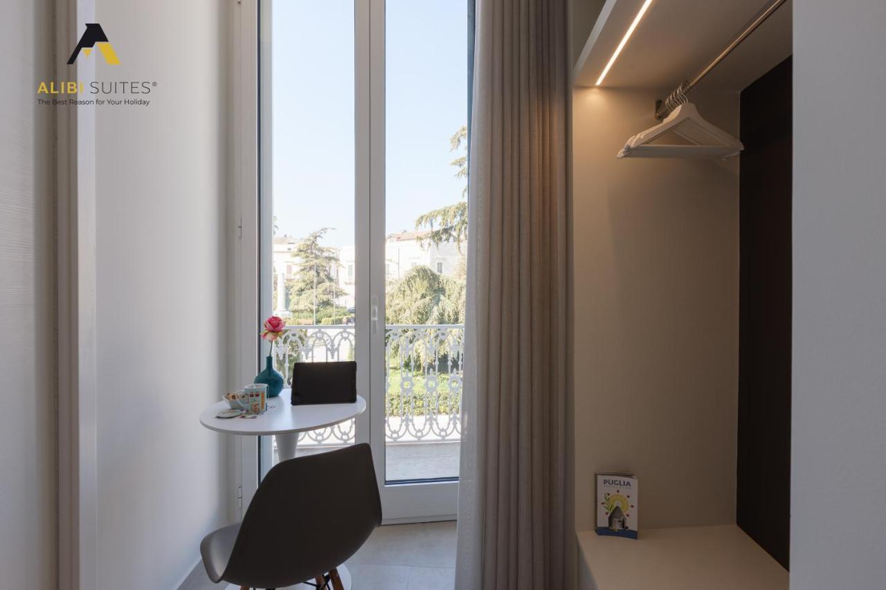 Alibi Suites Suite Museum: Gioiello Con Vista Sul Museo Archeologico Nazionale, Letto E Doccia Con Cromoterapia, Smart Tv, Wifi E A/C Руво-ди-Пулья Экстерьер фото