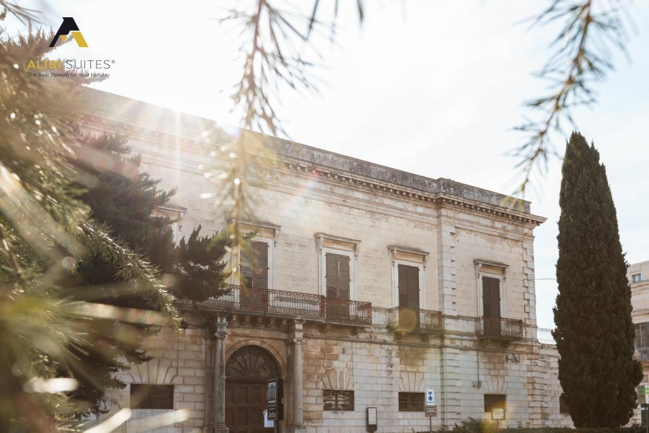 Alibi Suites Suite Museum: Gioiello Con Vista Sul Museo Archeologico Nazionale, Letto E Doccia Con Cromoterapia, Smart Tv, Wifi E A/C Руво-ди-Пулья Экстерьер фото